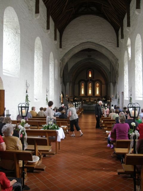Ballintubber Abbey Church, Co Mayo, Éire, Interior, Decorated for a Wedding